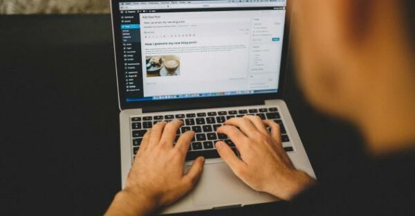 Laptop mit WordPress UI Ansicht