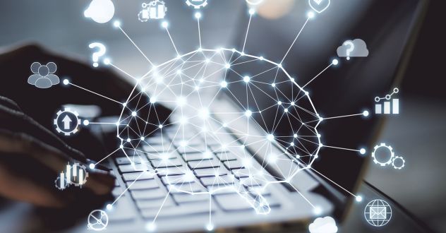 Tastatur mit Vernetzungen zu unterschiedlichen Icons als Symbol für KI