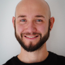 Portraitfoto unseres Dozenten Maxime Péricat