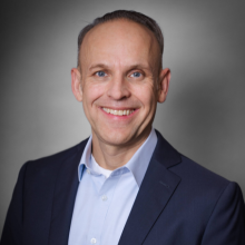 Portraitfoto von Marco Kayer, Experte für KI-Strategie & Implementierung