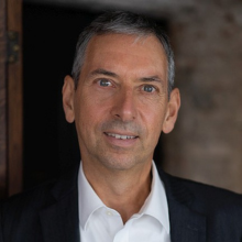 Portraitfoto von Uwe Weinrich, zertifizierter Coach und KI-Experte.